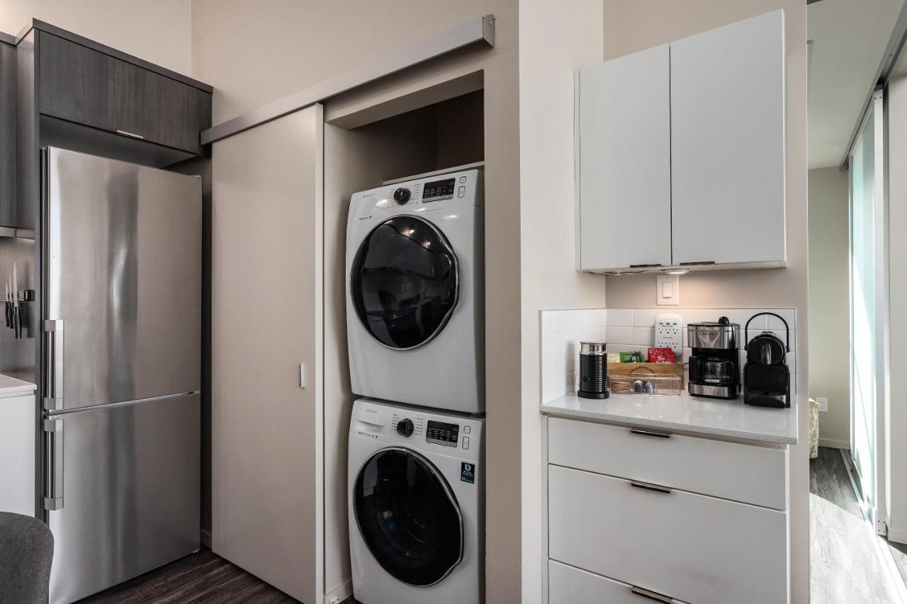 Corner Nest - Luxury Brand New Top Floor 2Bedroom Condo ケロウナ エクステリア 写真