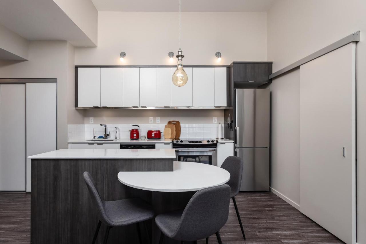 Corner Nest - Luxury Brand New Top Floor 2Bedroom Condo ケロウナ エクステリア 写真